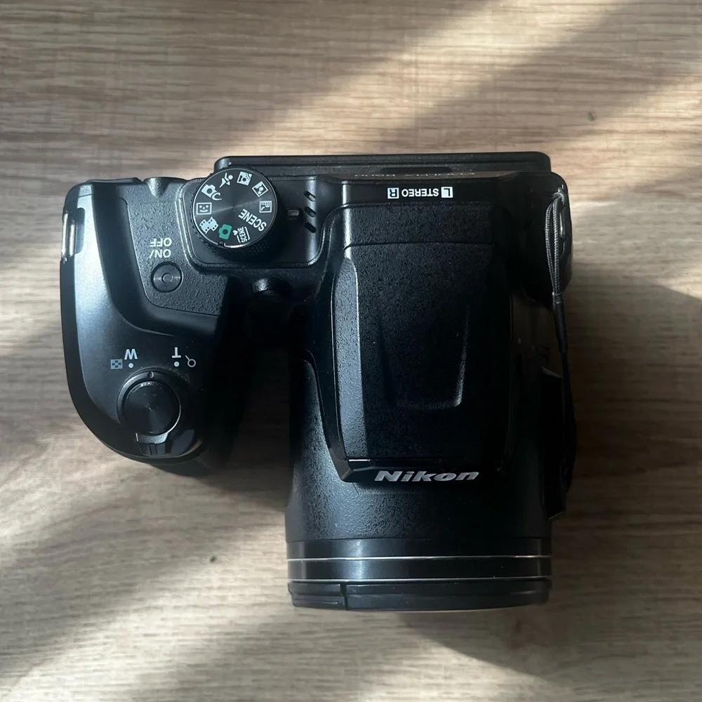 Nikon black 16mp